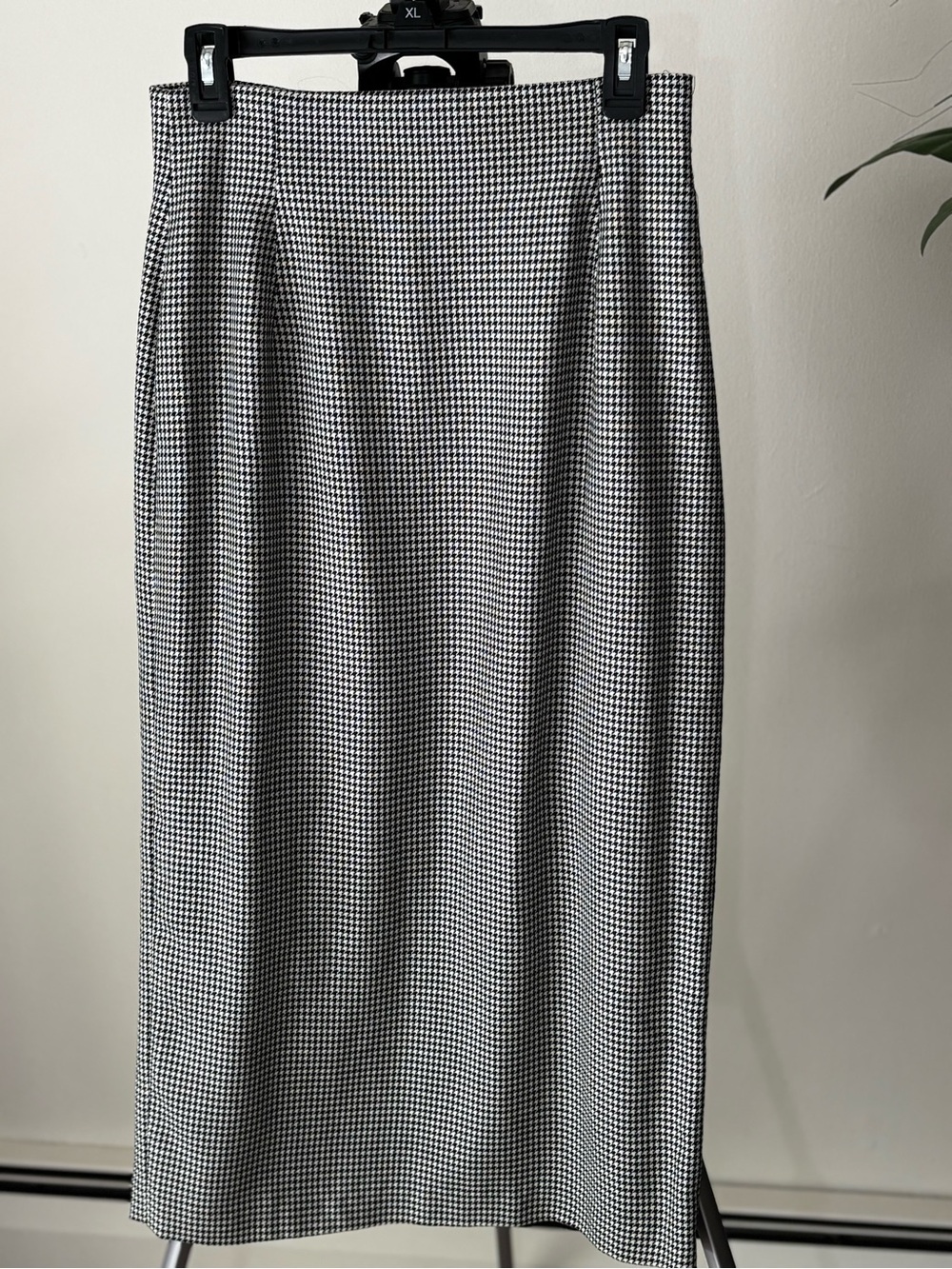 Black and White Houndstooth Pencil Skirt
